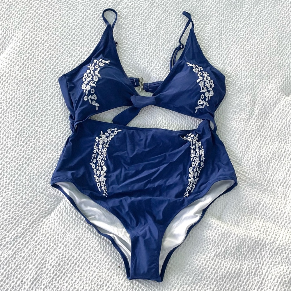 nwt cut out one piece swimsuit